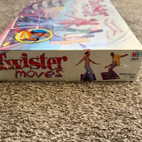 New sealed in box. Vintage Twister Moves game from 2003 - Picture 4 of 6